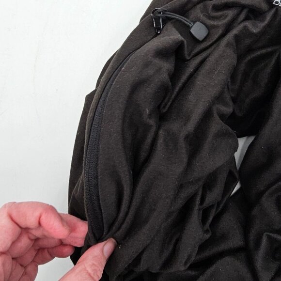 Beyond Yoga Hidden Pocket Infinity Scarf Black Phone Lightweight Toggle Zipper - Picture 5 of 8
